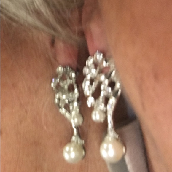 Rhinestone & pearl pierced earrings - Picture 4 of 7